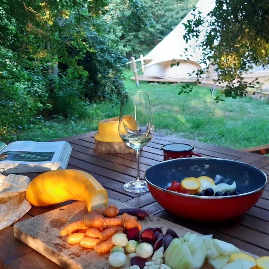 Glamping V Sadu Hotel Sadská Eksteriør billede